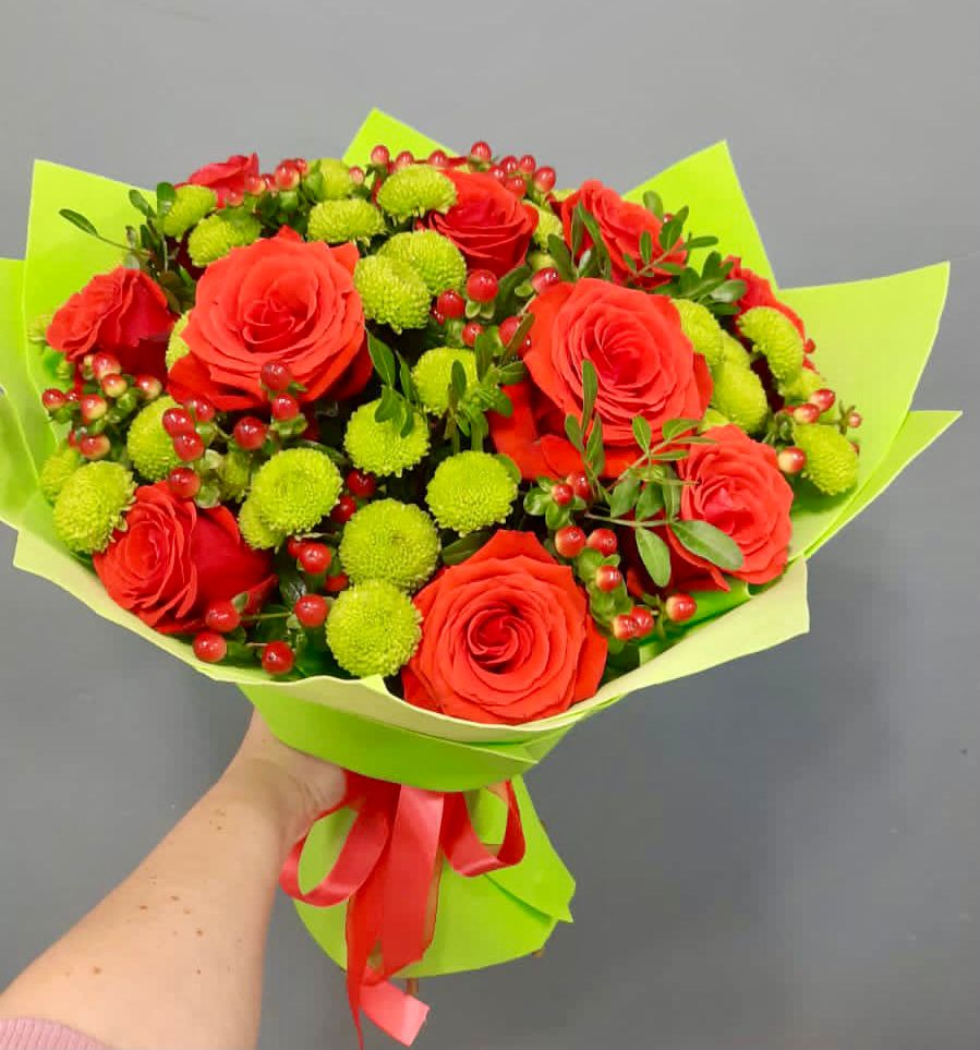 Букет цветов из: Хризантемы и Розы в Гнилом