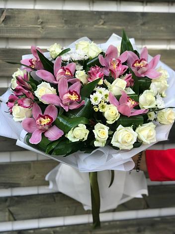 Букет цветов из: Розы и Хризантемы в Гнилом