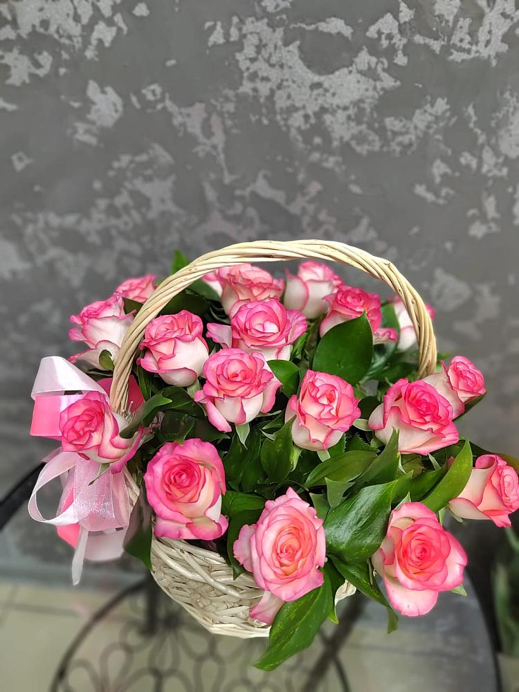 Цветочная композиция из Розы в корзине в Гнилом