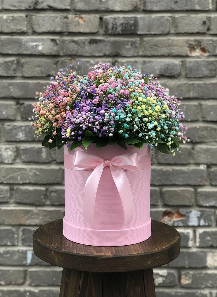 Цветочная композиция из Гипсофила и Розы в шляпной коробке в Гнилом