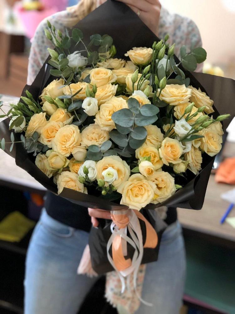 Букет цветов из: Розы и Лизиантусы в Гнилом