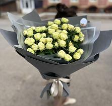 Букет Белые кустовые розы Солинеро в Гнилом