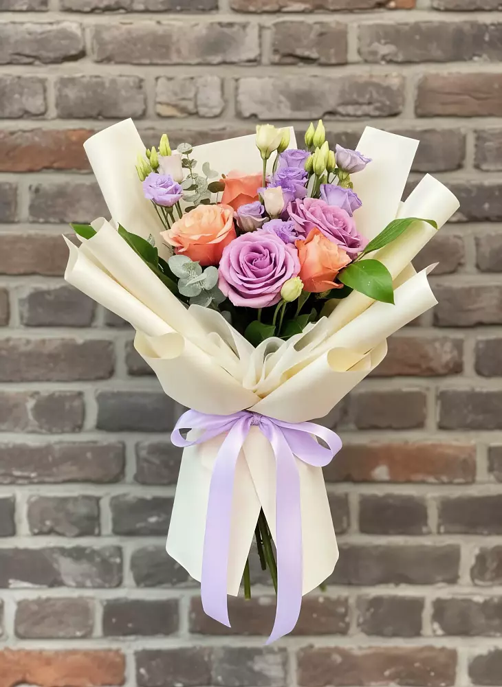 Букет цветов из: Лизиантусы и Розы в Гнилом