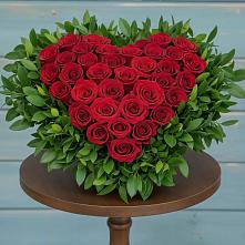 Цветочная композиция из Розы в виде сердца в Гнилом