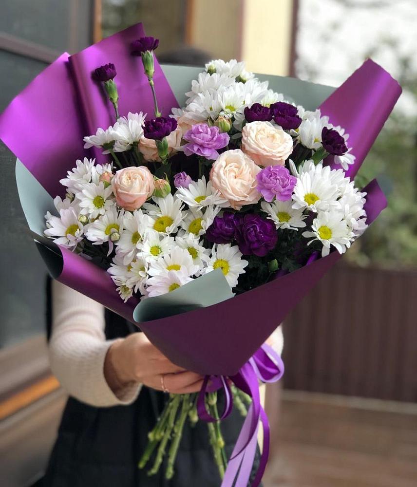 Букет цветов из: Хризантемы, Гвоздики и Розы в Гнилом