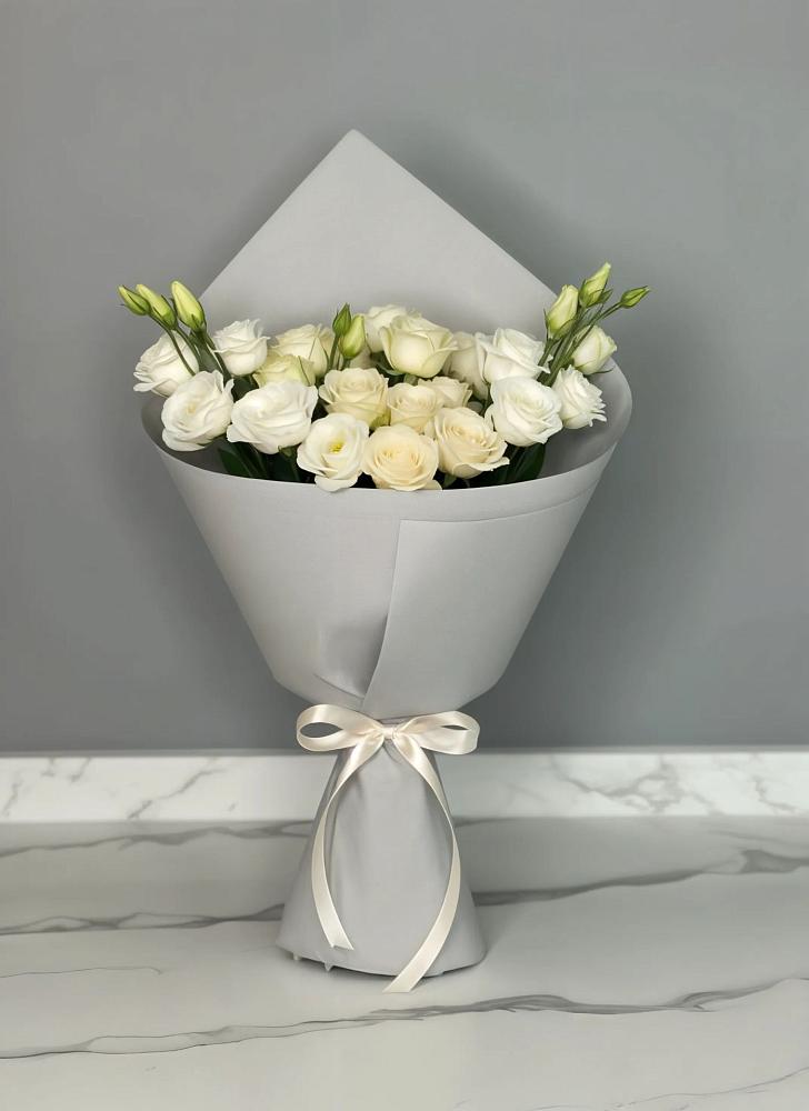 Букет цветов из: Розы и Лизиантусы в Гнилом