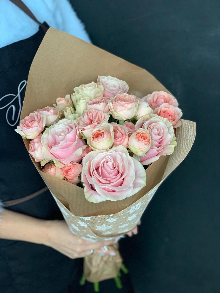 Букет цветов из: Хризантемы и Розы в Гнилом