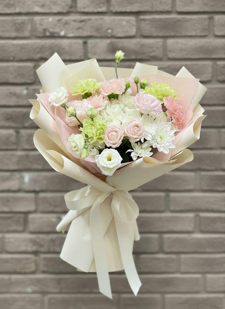 Букет цветов из: Гвоздики, Розы, Лизиантусы и Хризантемы в Гнилом