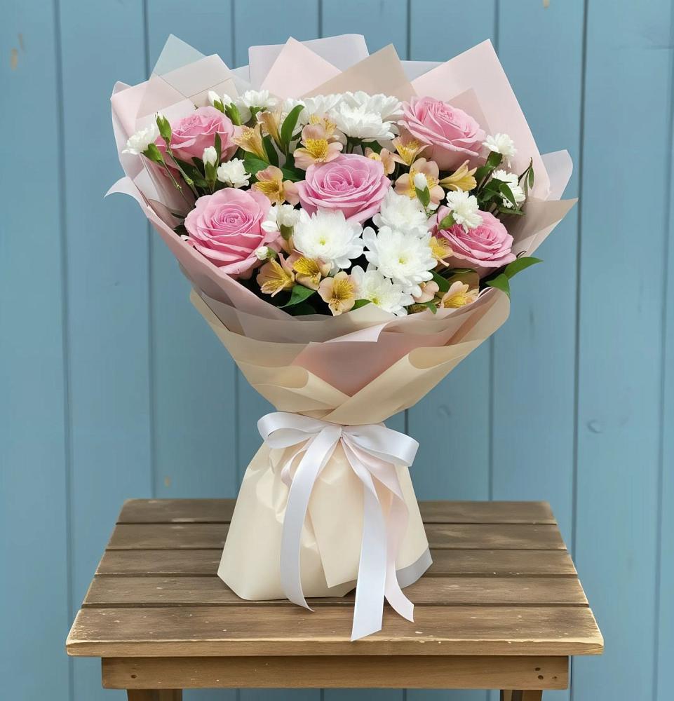 Букет цветов из: Гвоздики, Орхидеи и Розы в Гнилом