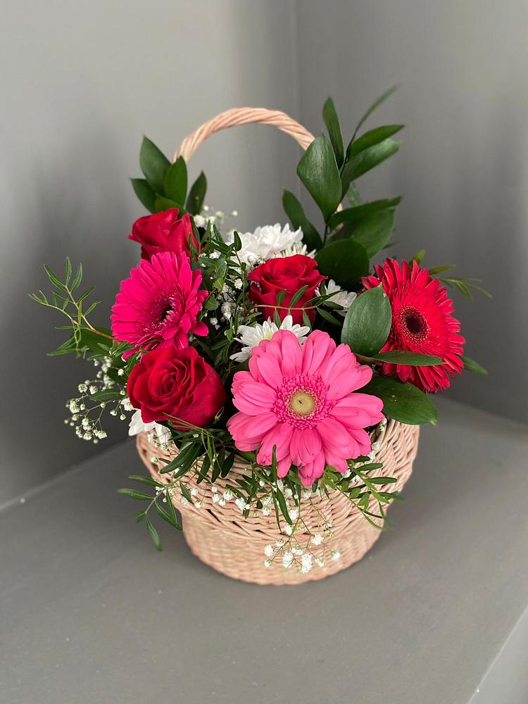 Цветочная композиция из Розы, Хризантемы и Герберы в корзине в Гнилом