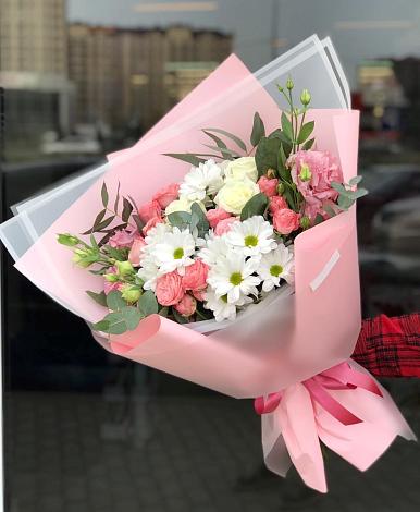 Букет цветов из: Розы, Лизиантусы и Хризантемы в Гнилом
