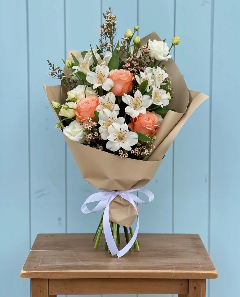 Букет цветов из: Альстромерии, Лизиантусы, Розы и Хризантемы в Гнилом