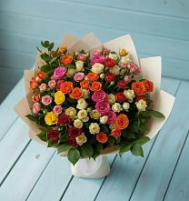 Букет Микс из разноцветных кустовых роз в Гнилом