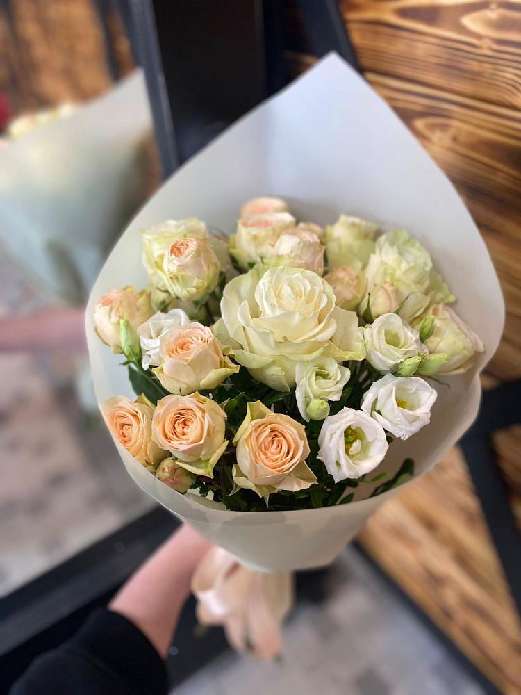 Букет цветов из: Розы и Лизиантусы в Гнилом